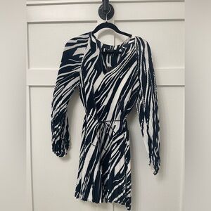 Banana Republic V-neck dress with tie waist - NWT